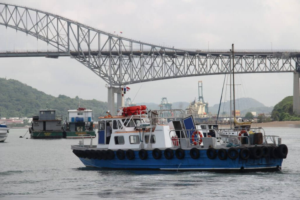 Lanchas para transporte maritimo y avituallamiento en Panama